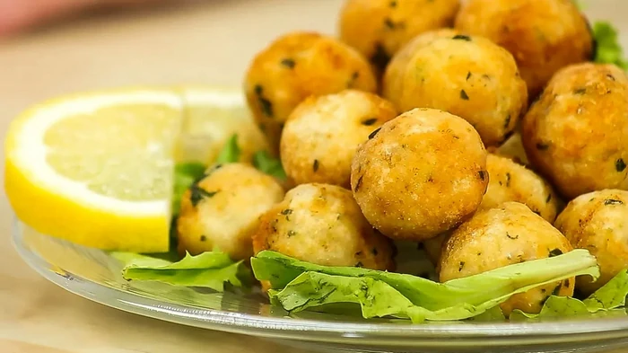 Rybí kuličky se sýrovou náplní – recept na pokrm, který budete chtít vařit znovu a znovu.